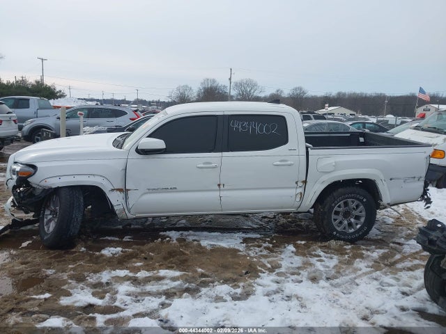 44344002 :رقم المزاد ، 3TMAZ5CN5JM064001 vin ، 2018 Toyota Tacoma Sr5 V6 مزاد بيع