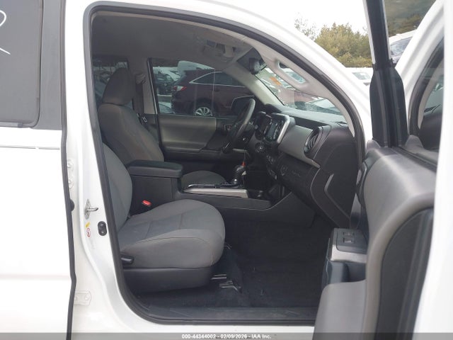 44344002 :رقم المزاد ، 3TMAZ5CN5JM064001 vin ، 2018 Toyota Tacoma Sr5 V6 مزاد بيع