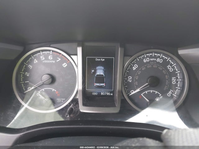 44344002 :رقم المزاد ، 3TMAZ5CN5JM064001 vin ، 2018 Toyota Tacoma Sr5 V6 مزاد بيع