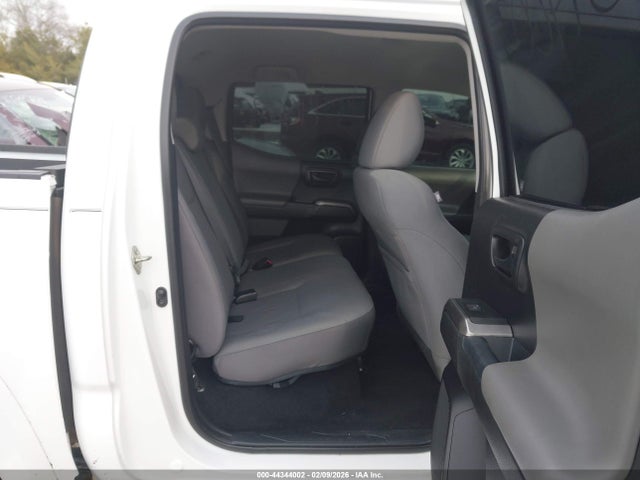 44344002 :رقم المزاد ، 3TMAZ5CN5JM064001 vin ، 2018 Toyota Tacoma Sr5 V6 مزاد بيع