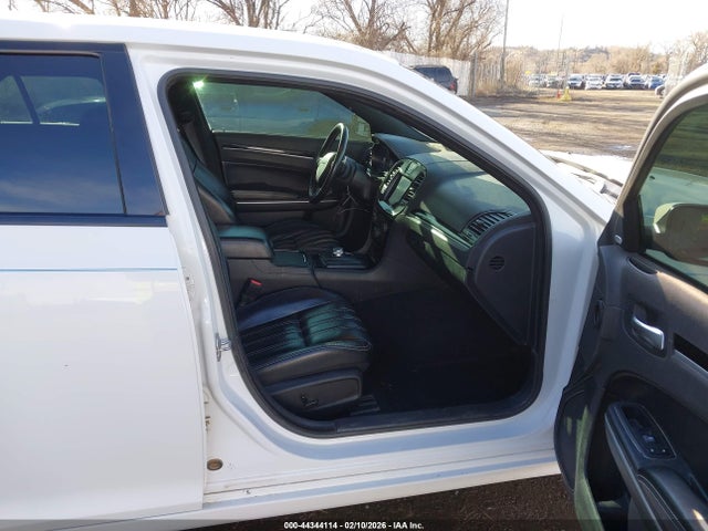 2019 CHRYSLER 300 2C3CCAGG9KH648534 Photo 4