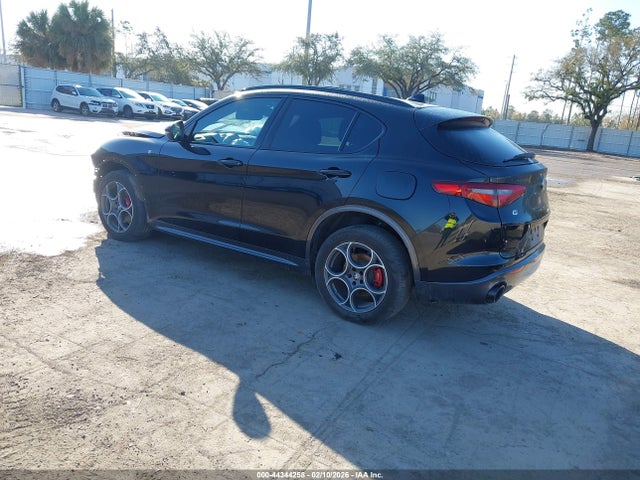 2023 ALFA ROMEO STELVIO ZASPAKBN5P7D50426 Photo 2