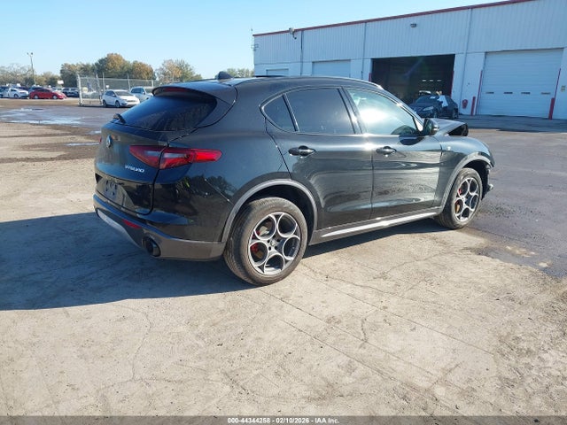 2023 ALFA ROMEO STELVIO ZASPAKBN5P7D50426 Photo 3