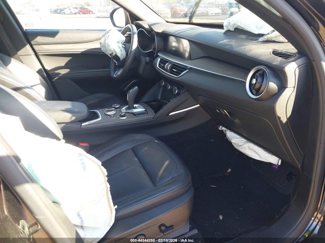 2023 ALFA ROMEO STELVIO ZASPAKBN5P7D50426 Photo 4