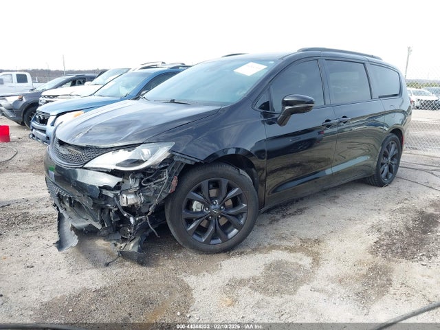 2019 Chrysler Pacifica Limited მანქანა იყიდება აუქციონზე, vin: 2C4RC1GG4KR681389, აუქციონის ნომერი: 44344333