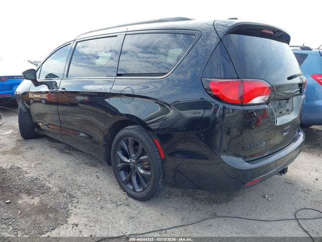 2019 Chrysler Pacifica Limited მანქანა იყიდება აუქციონზე, vin: 2C4RC1GG4KR681389, აუქციონის ნომერი: 44344333