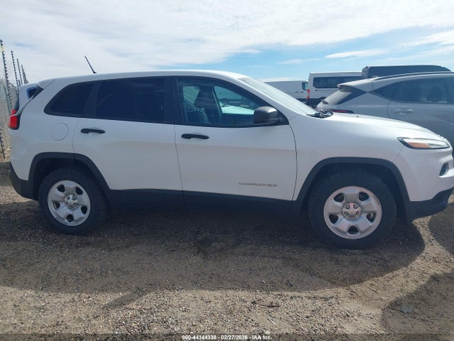 1C4PJMAB4GW313885 Jeep Cherokee Sport