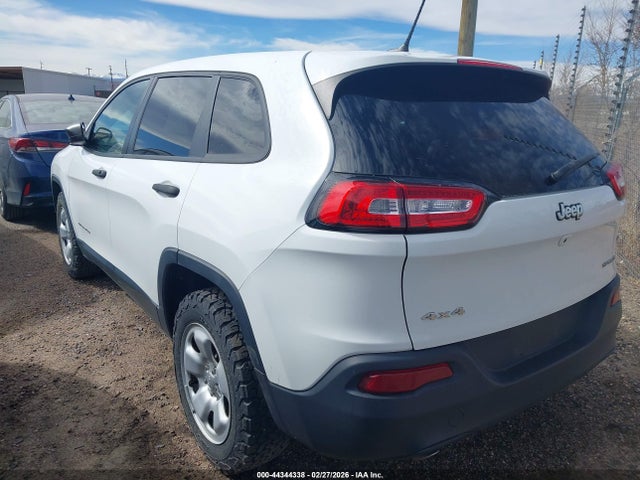 1C4PJMAB4GW313885 Jeep Cherokee Sport