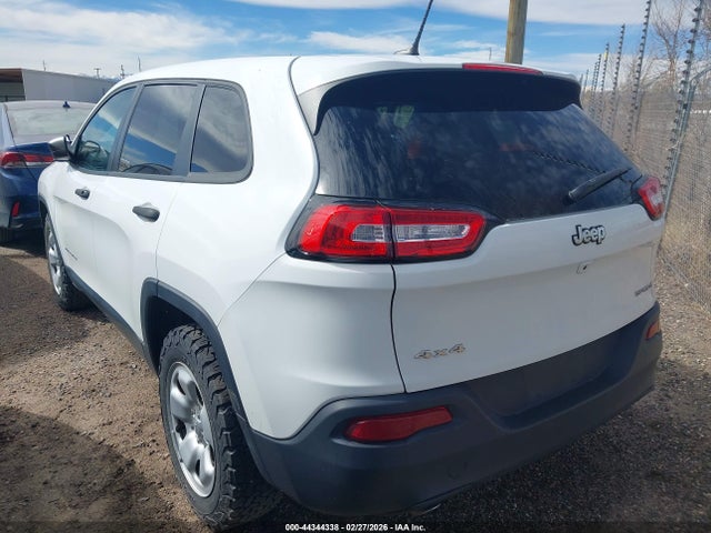 1C4PJMAB4GW313885 Jeep Cherokee Sport