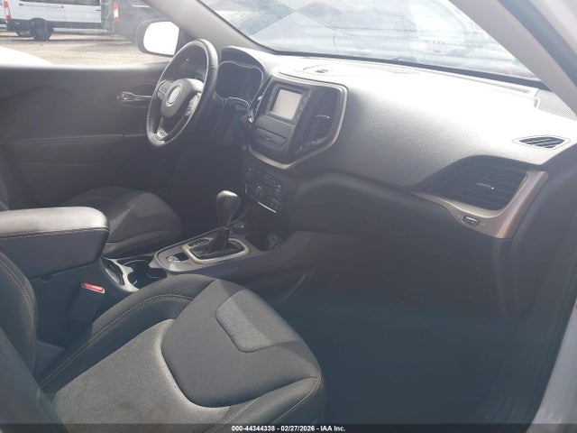 1C4PJMAB4GW313885 Jeep Cherokee Sport