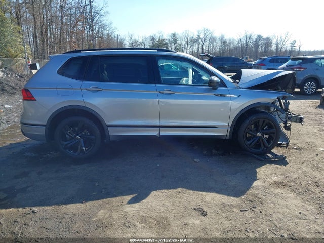 Продаж на аукціоні авто 2023 Volkswagen Tiguan 2.0t Se R-line Black, vin: 3VV8B7AX0PM070995, номер лоту: 44344353