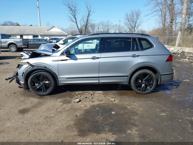 Продаж на аукціоні авто 2023 Volkswagen Tiguan 2.0t Se R-line Black, vin: 3VV8B7AX0PM070995, номер лоту: 44344353