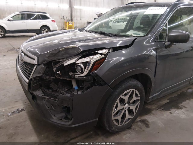 2020 Subaru Forester Premium მანქანა იყიდება აუქციონზე, vin: JF2SKAJC2LH499800, აუქციონის ნომერი: 44344371