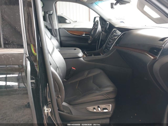 44344456 :رقم المزاد ، 1GYS3HKJXLR151300 vin ، 2020 Cadillac Escalade Esv 2wd Luxury مزاد بيع