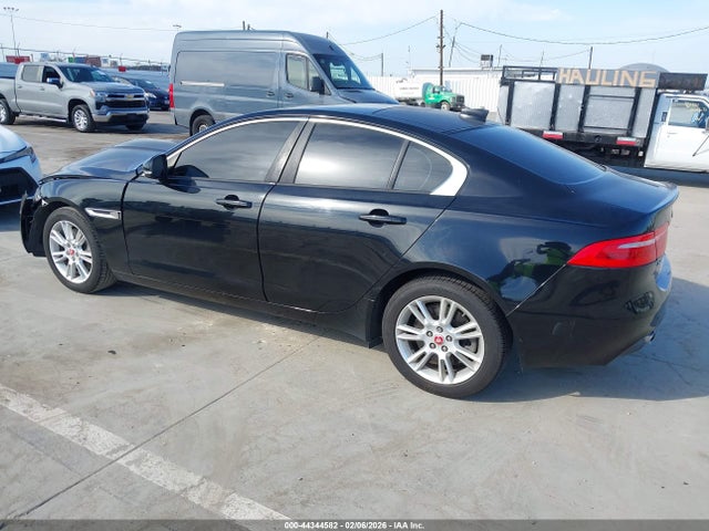 2017 JAGUAR XE SAJAD4BG9HA956014 Photo 2