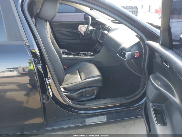 2017 JAGUAR XE SAJAD4BG9HA956014 Photo 4