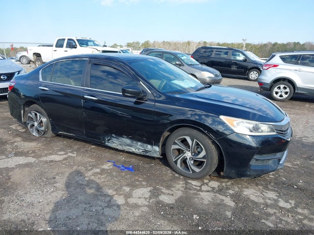 44344620 :رقم المزاد ، 1HGCR2F3XHA205767 vin ، 2017 Honda Accord Lx مزاد بيع