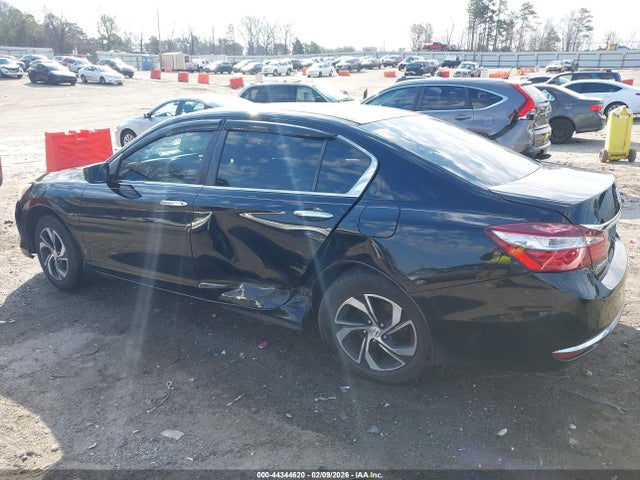 44344620 :رقم المزاد ، 1HGCR2F3XHA205767 vin ، 2017 Honda Accord Lx مزاد بيع