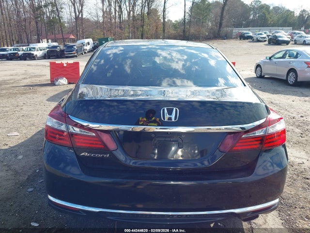 44344620 :رقم المزاد ، 1HGCR2F3XHA205767 vin ، 2017 Honda Accord Lx مزاد بيع