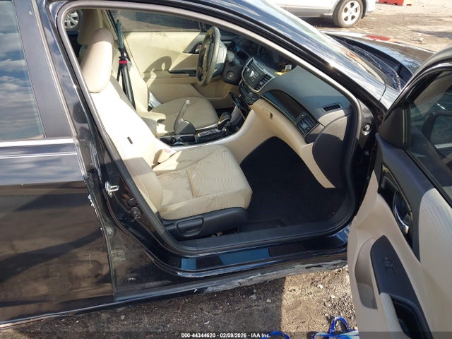 44344620 :رقم المزاد ، 1HGCR2F3XHA205767 vin ، 2017 Honda Accord Lx مزاد بيع