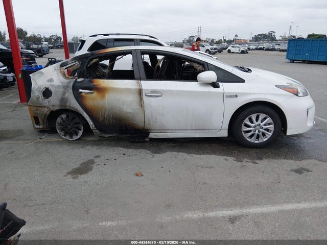 Toyota PRIUS PLUG-IN 2015 JTDKN3DP9F3068498 Image 12