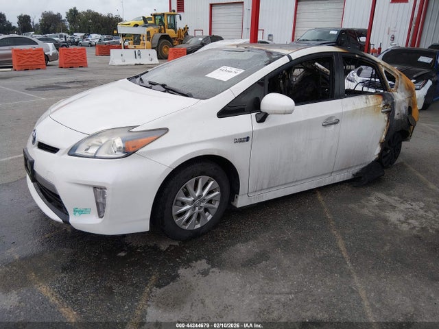 Toyota PRIUS PLUG-IN 2015 JTDKN3DP9F3068498 Image 2