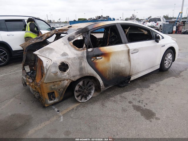 Toyota PRIUS PLUG-IN 2015 JTDKN3DP9F3068498 Image 4