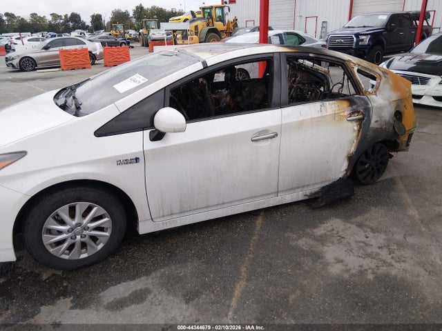 Toyota PRIUS PLUG-IN 2015 JTDKN3DP9F3068498 Image 6