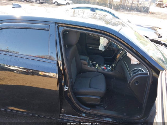 Продаж на аукціоні авто 2018 Chrysler 300 Touring, vin: 2C3CCAAG0JH331894, номер лоту: 44344721