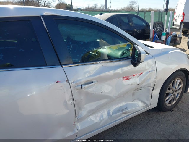3MZBM1L78FM131546 Mazda Mazda3 I Touring