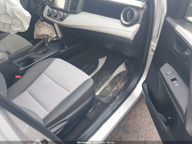 JTMBFREV3EJ009955 Toyota RAV4 LE