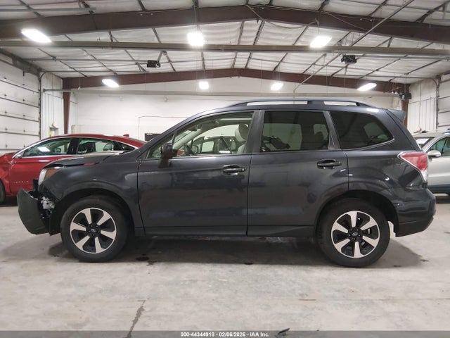 Subaru Forester 2.5i Premium 2018 JF2SJAECXJH567755 Image 15
