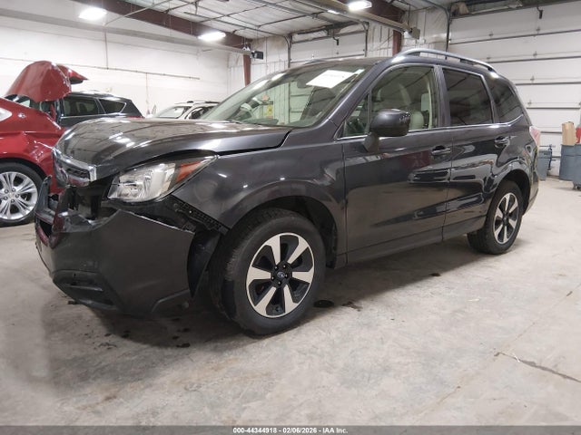 Subaru Forester 2.5i Premium 2018 JF2SJAECXJH567755 Image 2