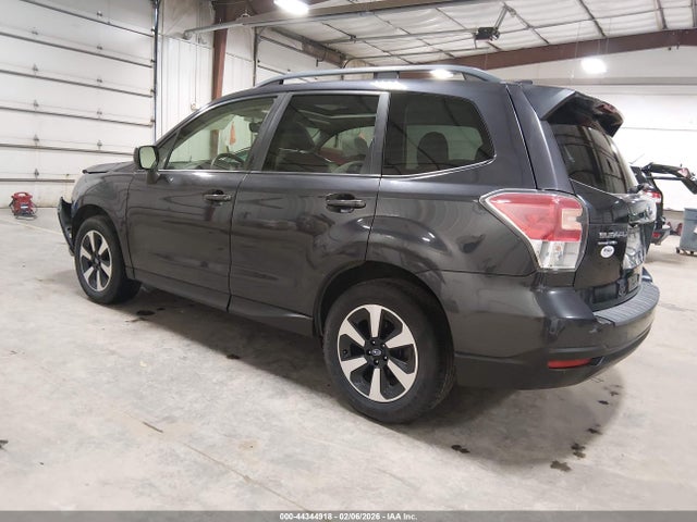 Subaru Forester 2.5i Premium 2018 JF2SJAECXJH567755 Image 3