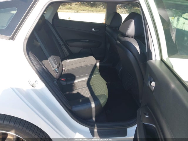 5XXGT4L38KG368172 KIA Optima S