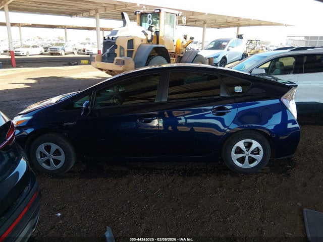 JTDKN3DU2E0384718 Toyota Prius Three