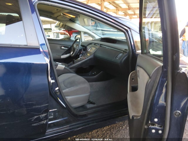 JTDKN3DU2E0384718 Toyota Prius Three