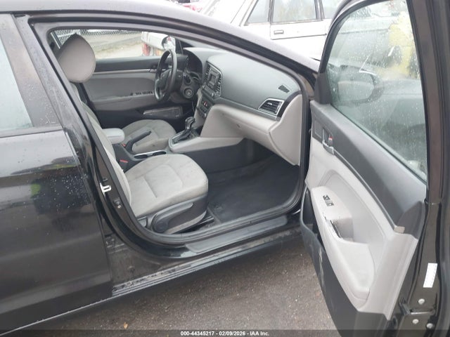 KMHD74LF4HU164520 Hyundai ELANTRA SE