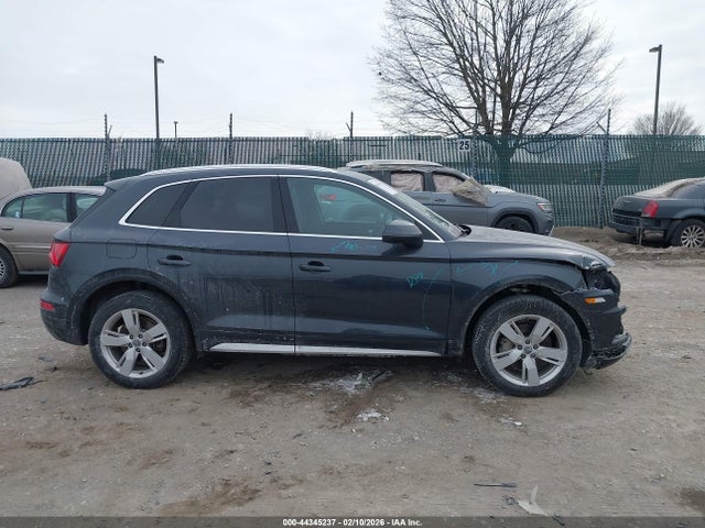 WA1BNAFY3J2139021 Audi Q5 2.0t Premium/2.0t Tech Premium