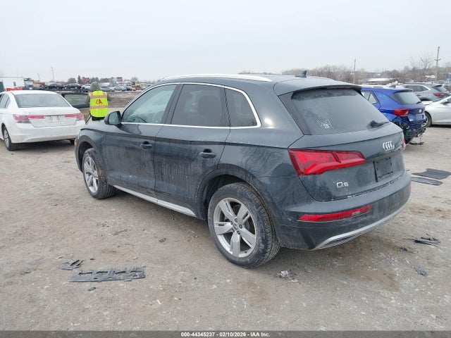 WA1BNAFY3J2139021 Audi Q5 2.0t Premium/2.0t Tech Premium