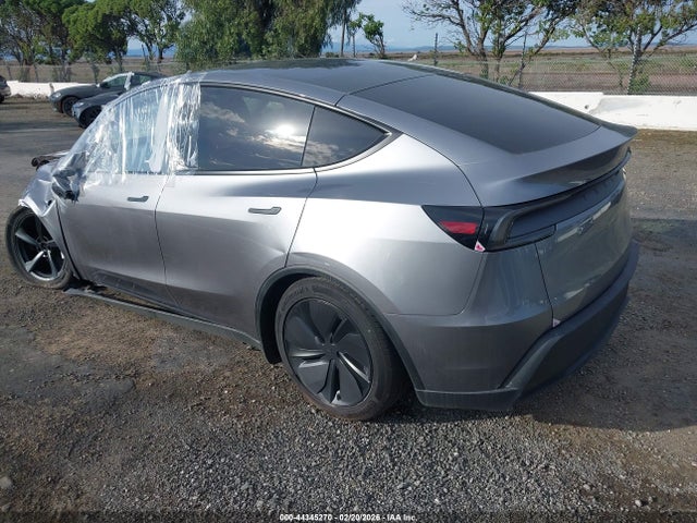 2026 TESLA MODEL Y 7SAYGDED2TF422250 Photo 2