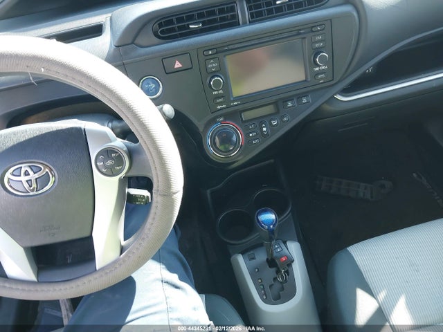 JTDKDTB30E1061856 Toyota Prius C Three
