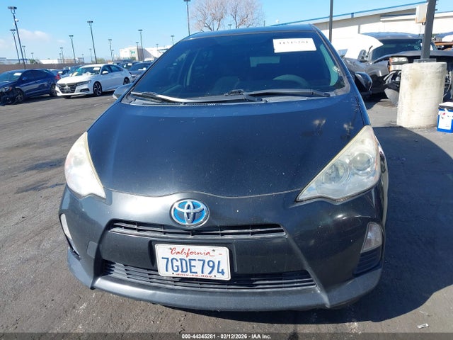 JTDKDTB30E1061856 Toyota Prius C Three