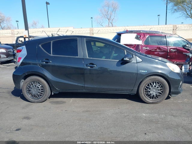 JTDKDTB30E1061856 Toyota Prius C Three