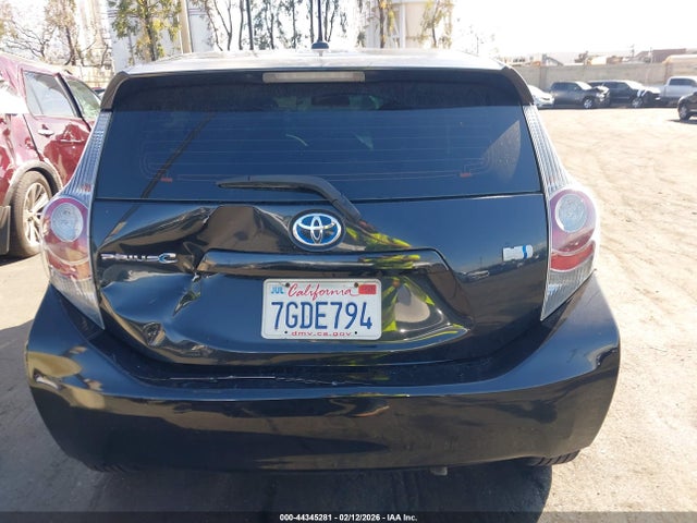 JTDKDTB30E1061856 Toyota Prius C Three