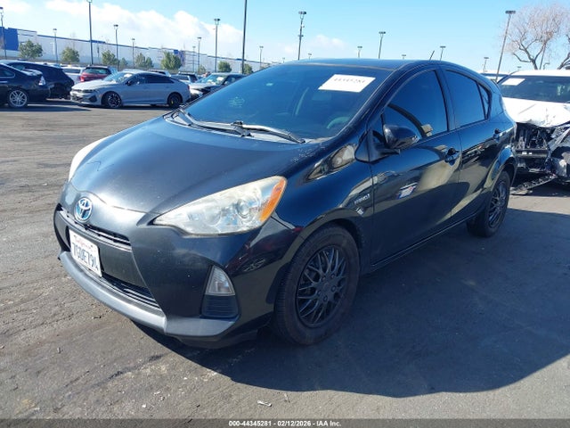 JTDKDTB30E1061856 Toyota Prius C Three