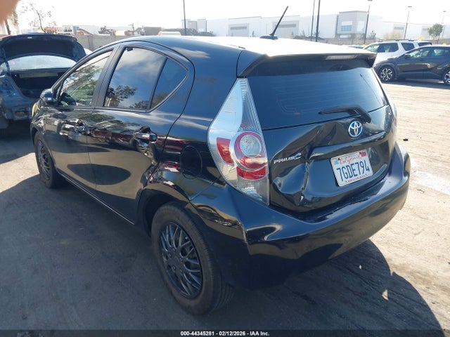 JTDKDTB30E1061856 Toyota Prius C Three