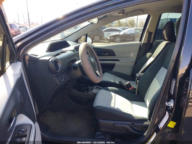 JTDKDTB30E1061856 Toyota Prius C Three