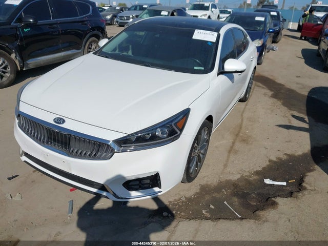 KNALC4J14H5081633 KIA Cadenza Technology