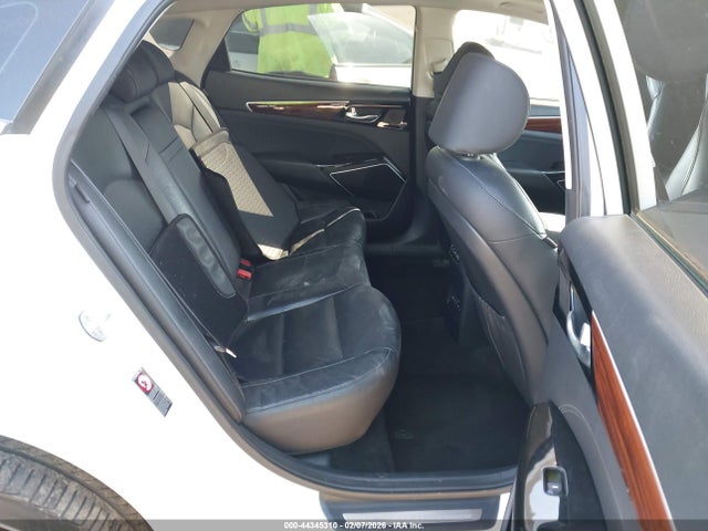 KNALC4J14H5081633 KIA Cadenza Technology
